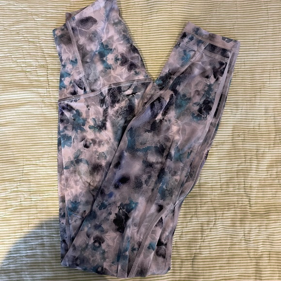 Lululemon matching set - Picture 2 of 5